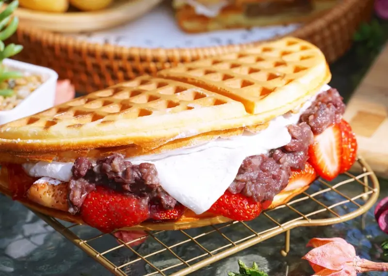 新竹校園美食 小木屋鬆餅交大店 期間限定「苺滿系列鬆餅」帶你重溫校園時光