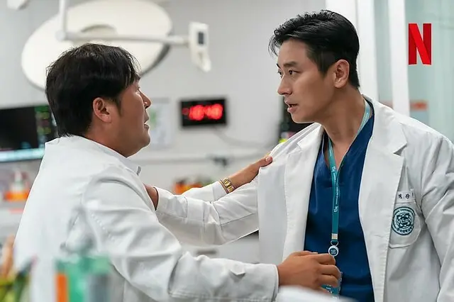 The TV drama posters and stills of  Netflix 平台播出的原創韓劇《外傷重症中心》(중증외상센터/Severe Trauma Center) was launching from Jan 24, 2025 at Netflix.