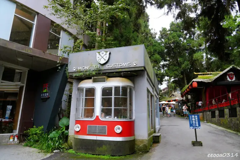 南投鹿谷「溪頭妖怪村」，咬人貓麵包、松林町日式特色商店街!