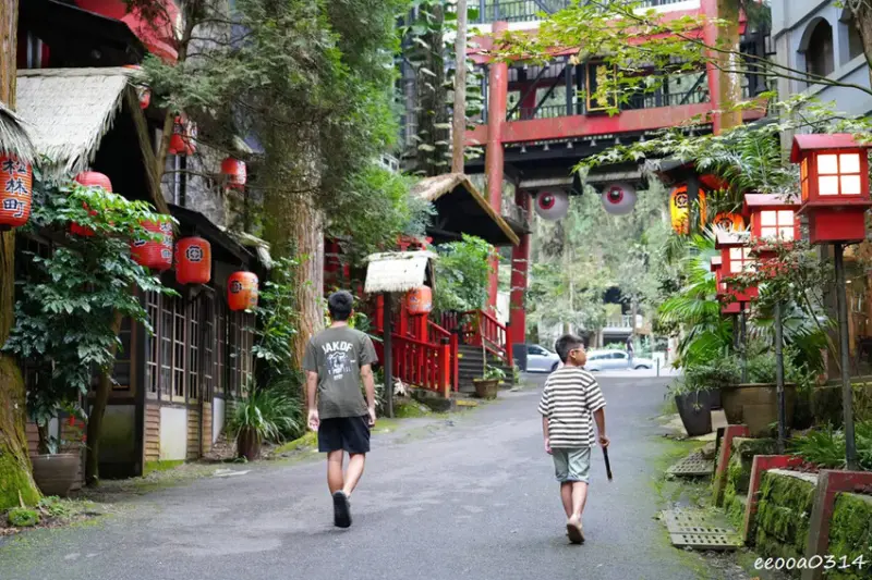 南投鹿谷「溪頭妖怪村」，咬人貓麵包、松林町日式特色商店街!