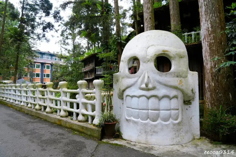 南投鹿谷「溪頭妖怪村」，咬人貓麵包、松林町日式特色商店街!