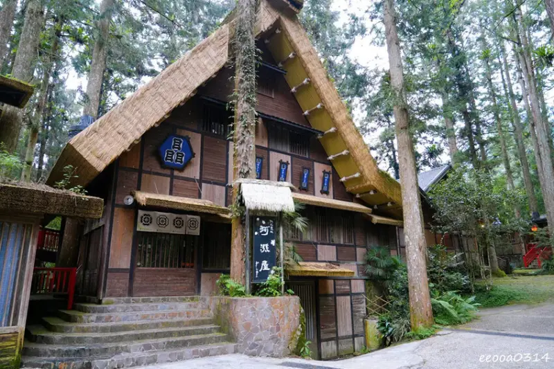 南投鹿谷「溪頭妖怪村」，咬人貓麵包、松林町日式特色商店街!