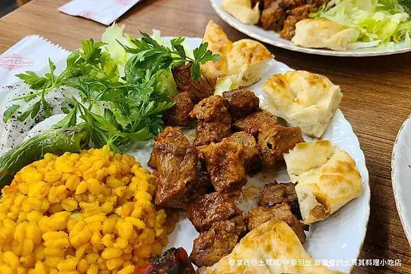 土耳其/伊斯坦堡 NU HOTEL旁的土耳其料理小吃店