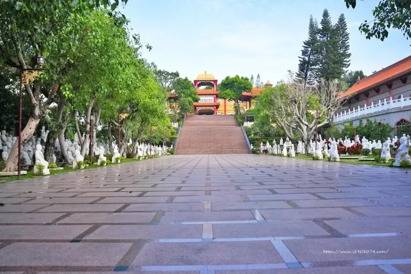 高雄-佛光山寺✔免門票✔考驗體力✔不一樣的旅行