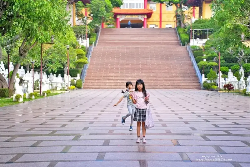 高雄-佛光山寺✔免門票✔考驗體力✔不一樣的旅行