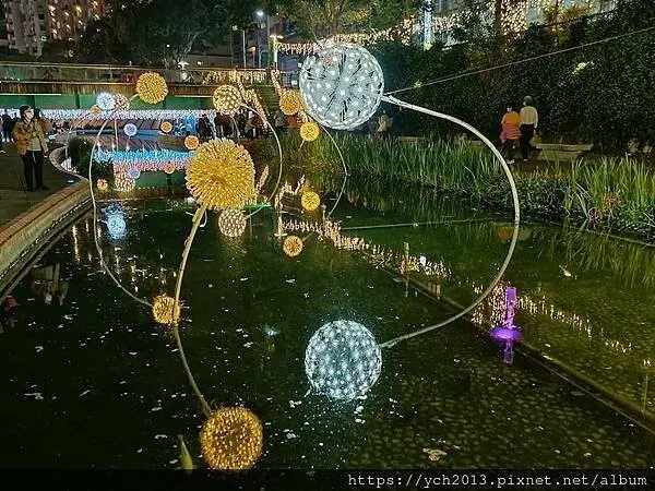 2025新莊中港大排光雕展，光影中港神幻祕境，絢麗燈展讓人目