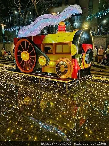 2025新莊中港大排光雕展，光影中港神幻祕境，絢麗燈展讓人目