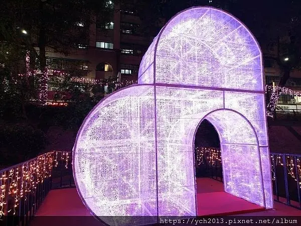 2025新莊中港大排光雕展，光影中港神幻祕境，絢麗燈展讓人目