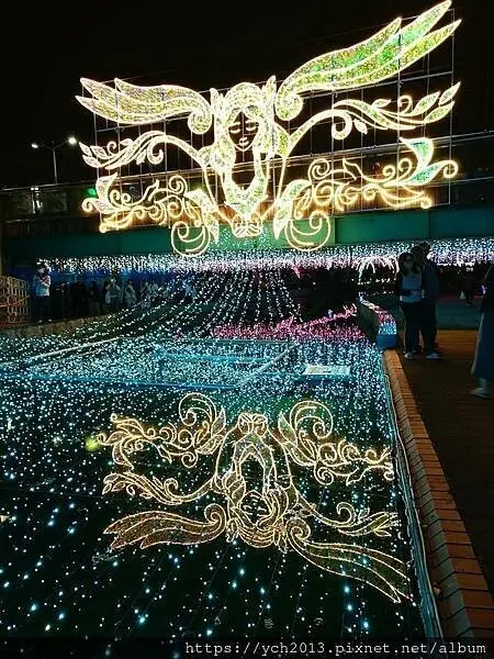 2025新莊中港大排光雕展，光影中港神幻祕境，絢麗燈展讓人目