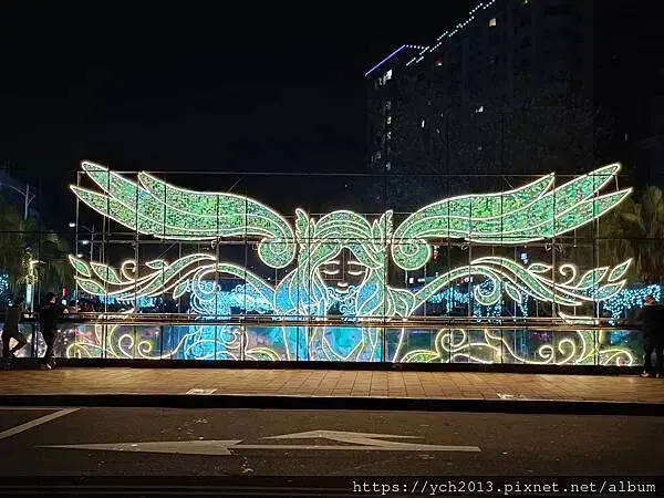 2025新莊中港大排光雕展，光影中港神幻祕境，絢麗燈展讓人目