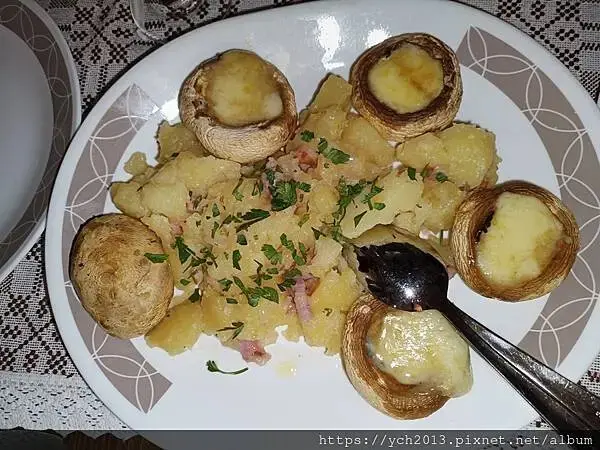 地窖餐廳 Restaurant Sergiana 烤肉大餐／