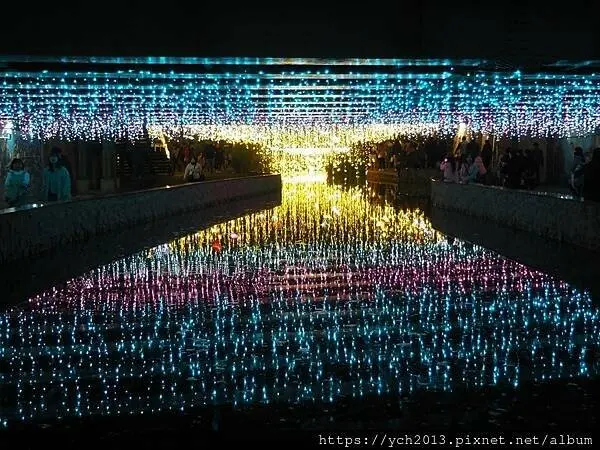 2025新莊中港大排光雕展，光影中港神幻祕境，絢麗燈展讓人目