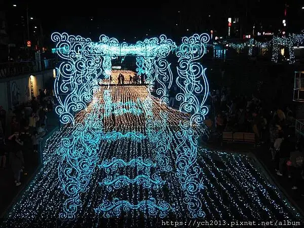 2025新莊中港大排光雕展，光影中港神幻祕境，絢麗燈展讓人目