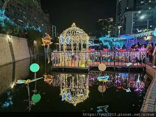 2025新莊中港大排光雕展，光影中港神幻祕境，絢麗燈展讓人目