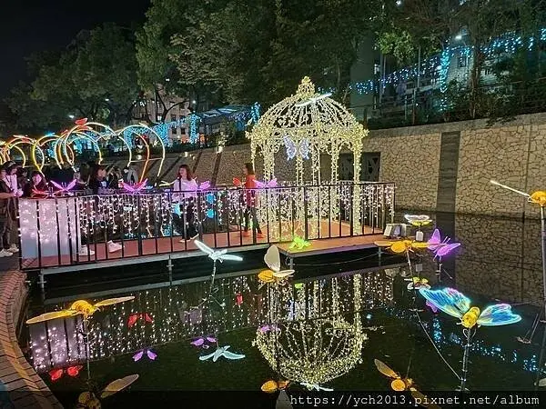 2025新莊中港大排光雕展，光影中港神幻祕境，絢麗燈展讓人目