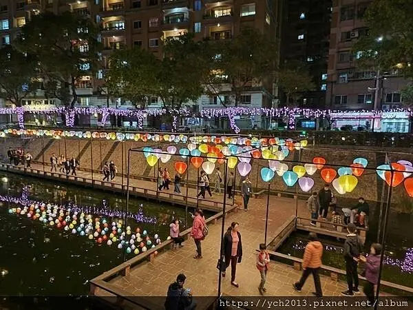 2025新莊中港大排光雕展，光影中港神幻祕境，絢麗燈展讓人目