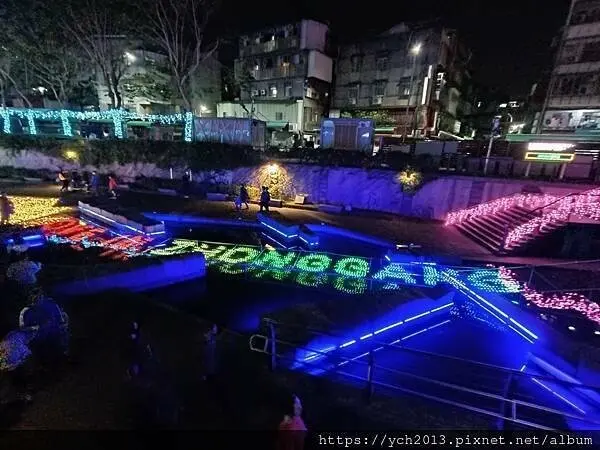 2025新莊中港大排光雕展，光影中港神幻祕境，絢麗燈展讓人目