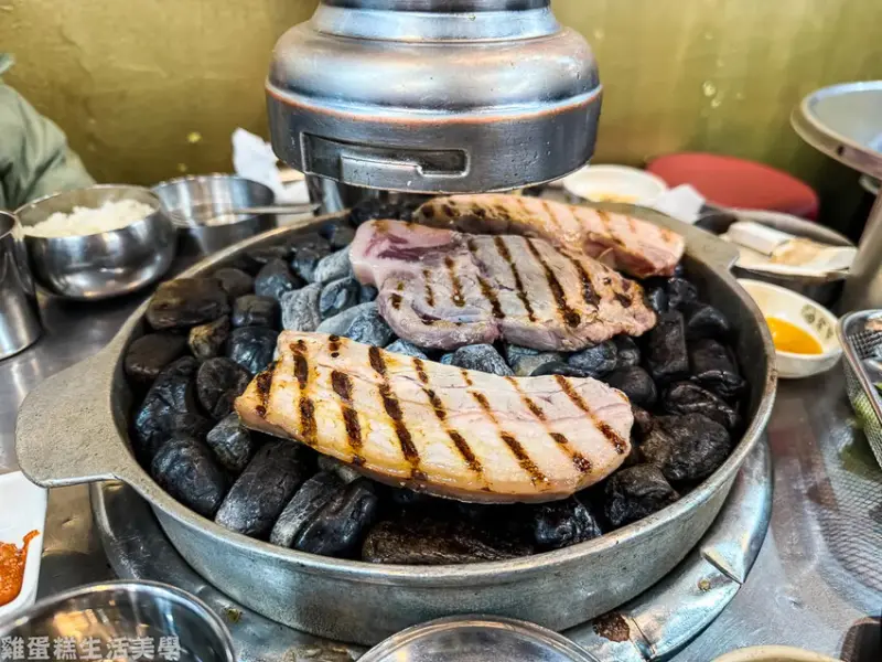 【韓國食記】小豬存錢桶石頭烤肉 - 位在弘大商圈內的平價烤肉