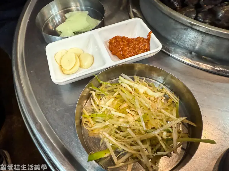 【韓國食記】小豬存錢桶石頭烤肉 - 位在弘大商圈內的平價烤肉