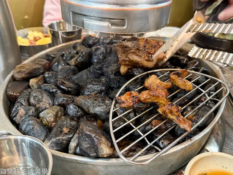 【韓國食記】小豬存錢桶石頭烤肉 - 位在弘大商圈內的平價烤肉