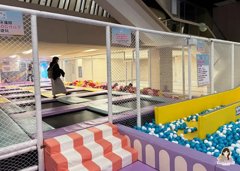 【台中親子館】台中麗寶Fun樂星球-占地超大，超高溜滑梯衝進