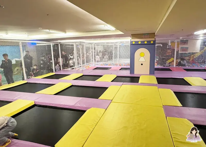 【台中親子館】台中麗寶Fun樂星球-占地超大，超高溜滑梯衝進