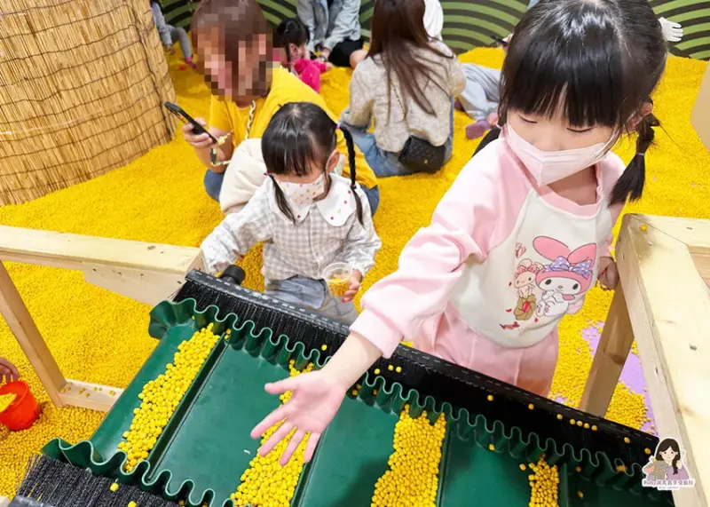 【台中親子館】台中麗寶Fun樂星球-占地超大，超高溜滑梯衝進