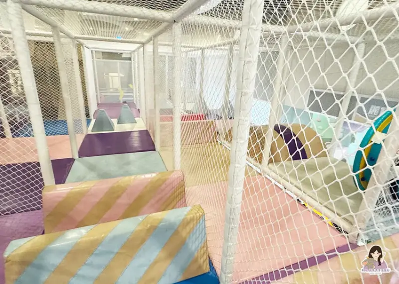 【台中親子館】台中麗寶Fun樂星球-占地超大，超高溜滑梯衝進