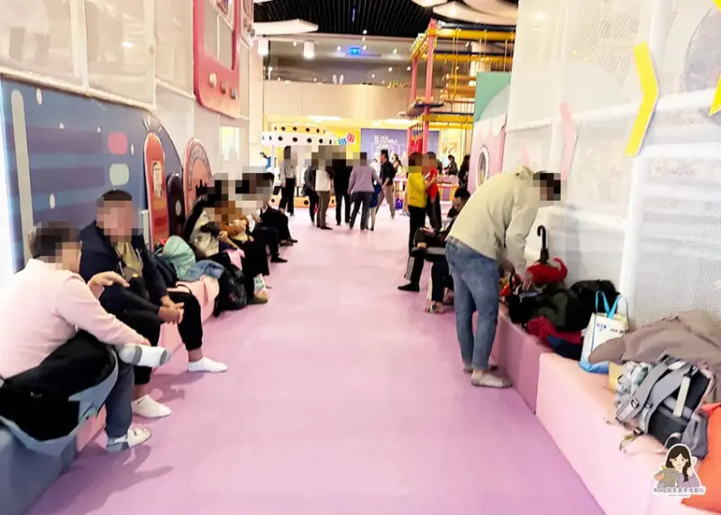 【台中親子館】台中麗寶Fun樂星球-占地超大，超高溜滑梯衝進