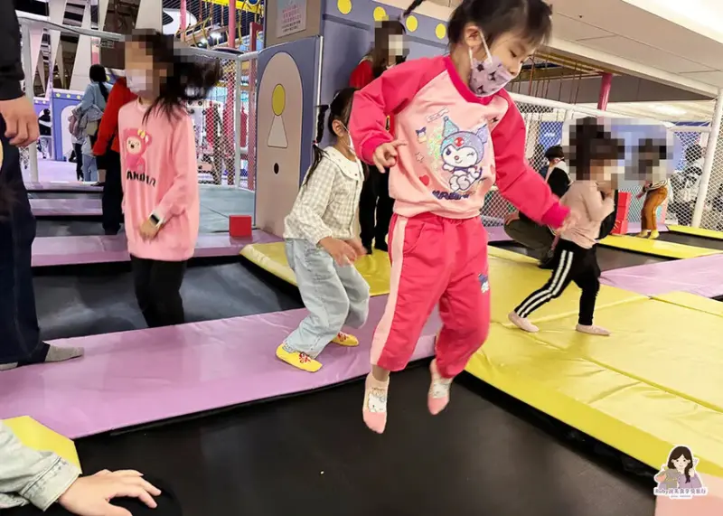 【台中親子館】台中麗寶Fun樂星球-占地超大，超高溜滑梯衝進