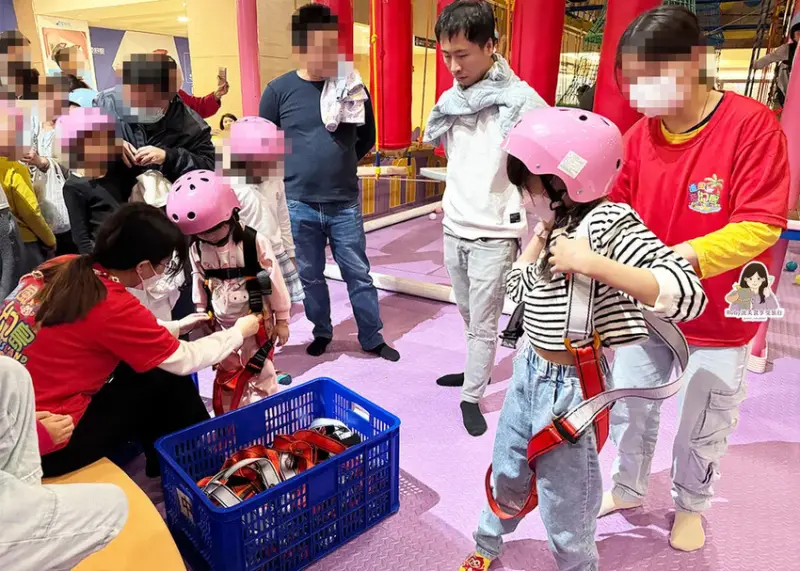 【台中親子館】台中麗寶Fun樂星球-占地超大，超高溜滑梯衝進