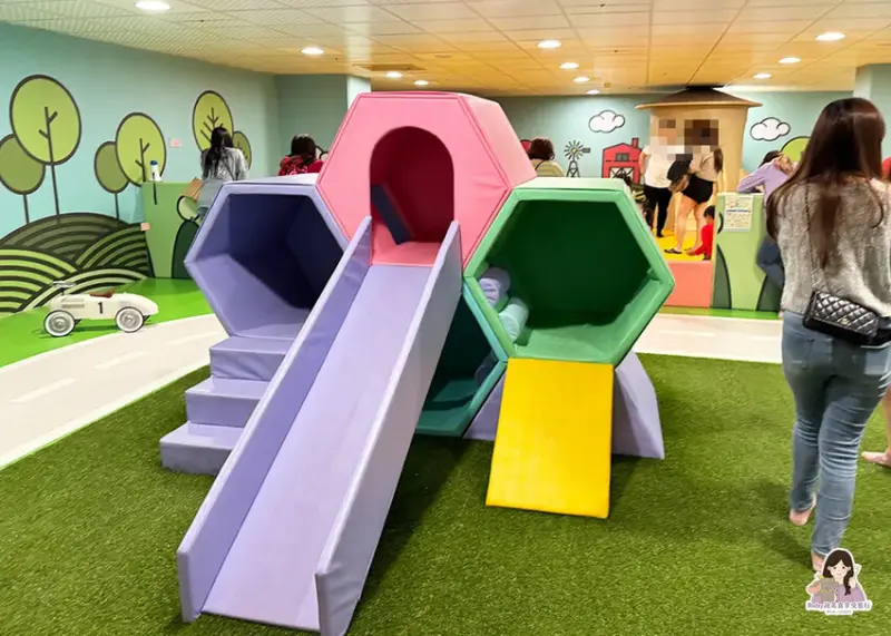 【台中親子館】台中麗寶Fun樂星球-占地超大，超高溜滑梯衝進