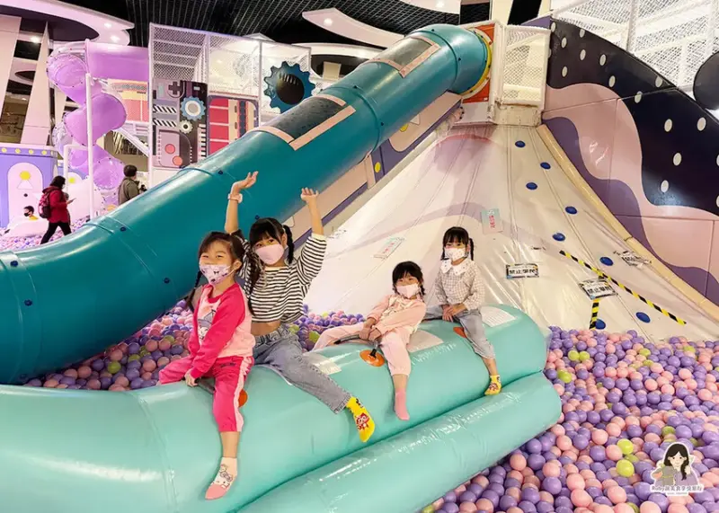 【台中親子館】台中麗寶Fun樂星球-占地超大，超高溜滑梯衝進