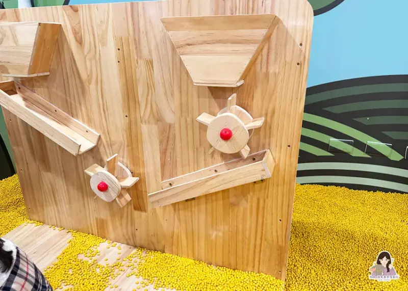 【台中親子館】台中麗寶Fun樂星球-占地超大，超高溜滑梯衝進