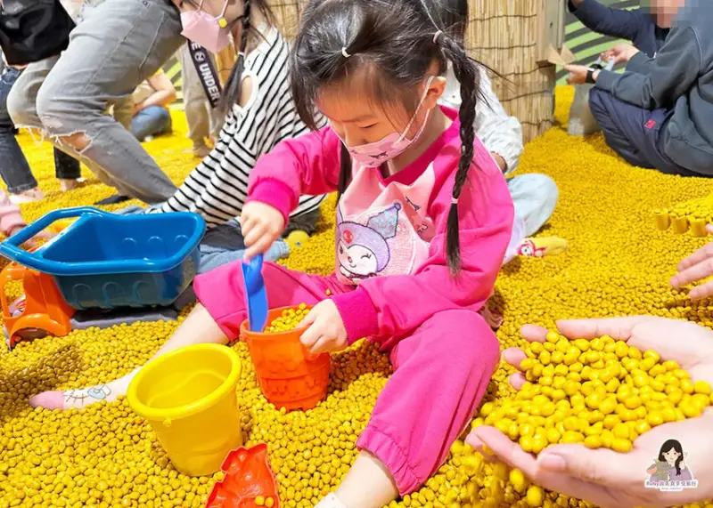 【台中親子館】台中麗寶Fun樂星球-占地超大，超高溜滑梯衝進