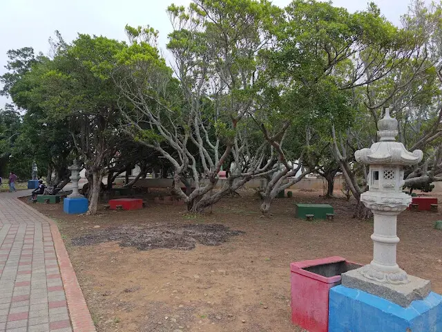 秋茂園 - 石燈籠