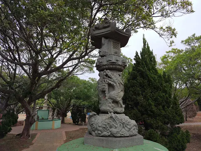 秋茂園 - 石燈籠