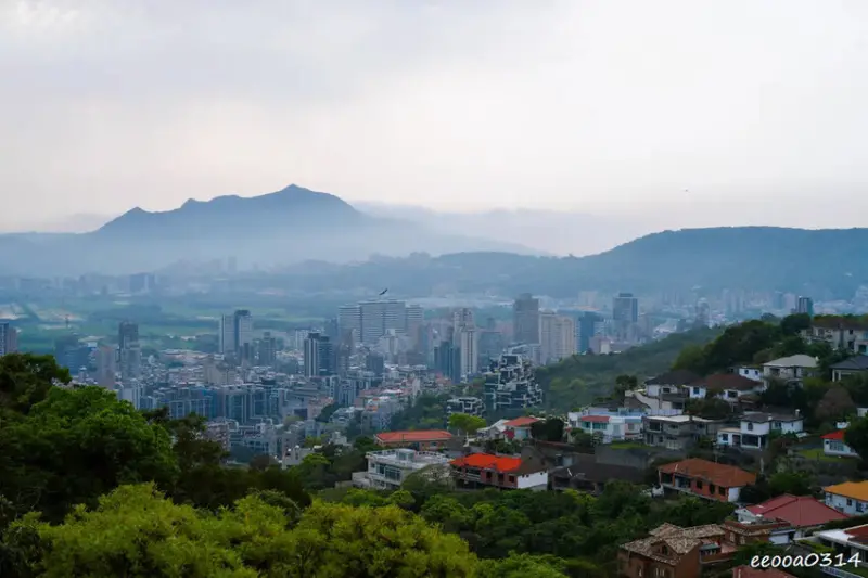 20分鐘輕鬆攻頂，「軍艦岩親山步道」好走嗎? 登山口在哪? 