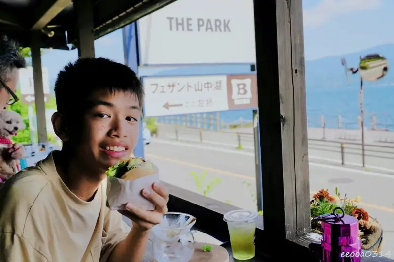 山中湖超人氣鬆餅「The Park」，絕佳湖景視野咖啡廳，河