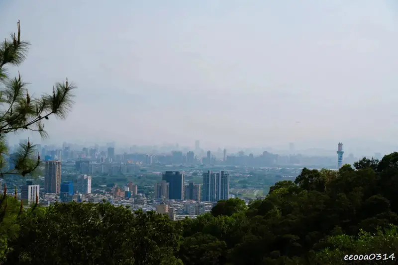 20分鐘輕鬆攻頂，「軍艦岩親山步道」好走嗎? 登山口在哪? 