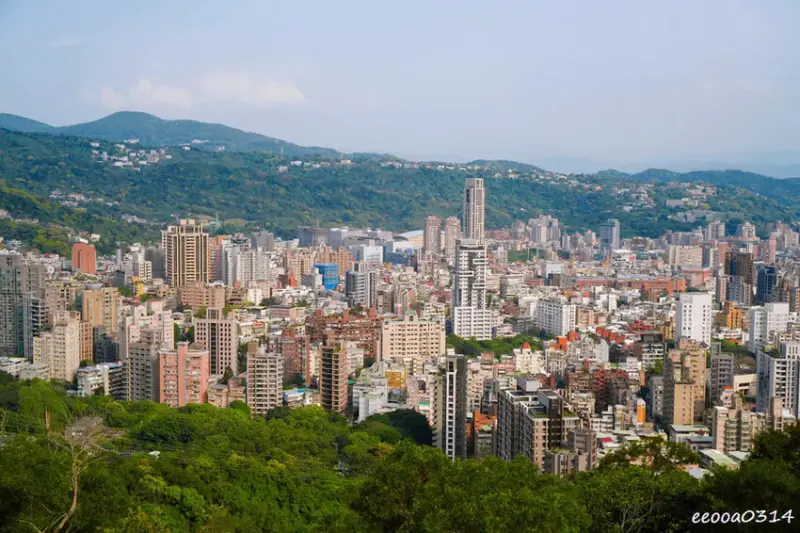 20分鐘輕鬆攻頂，「軍艦岩親山步道」好走嗎? 登山口在哪? 