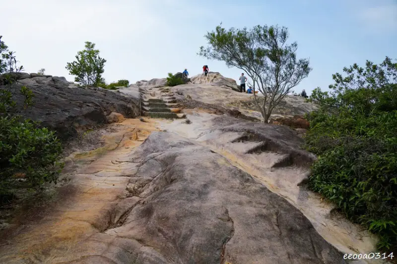 20分鐘輕鬆攻頂，「軍艦岩親山步道」好走嗎? 登山口在哪? 