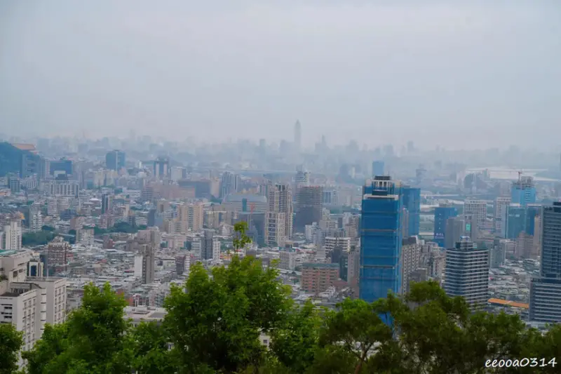 20分鐘輕鬆攻頂，「軍艦岩親山步道」好走嗎? 登山口在哪? 