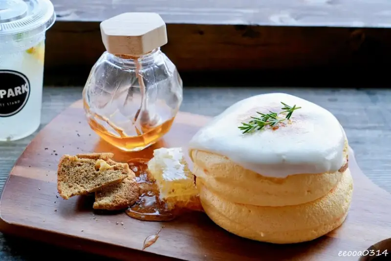 山中湖超人氣鬆餅「The Park」，絕佳湖景視野咖啡廳，河