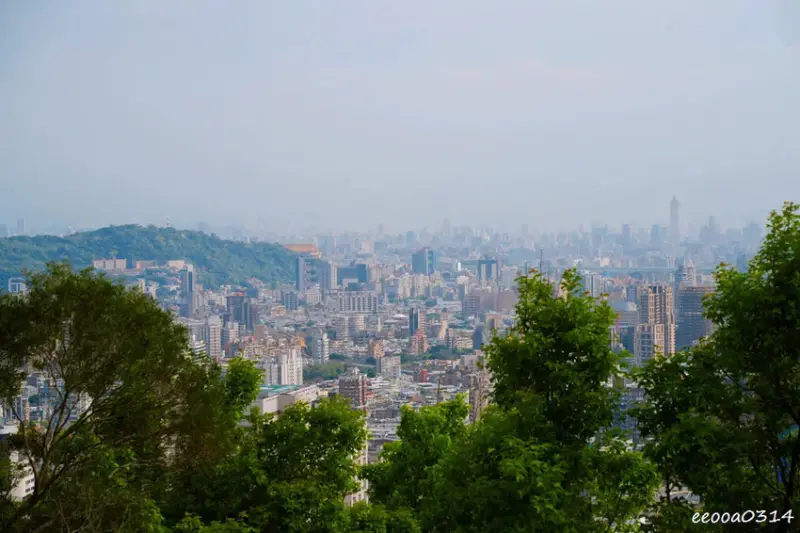 20分鐘輕鬆攻頂，「軍艦岩親山步道」好走嗎? 登山口在哪? 