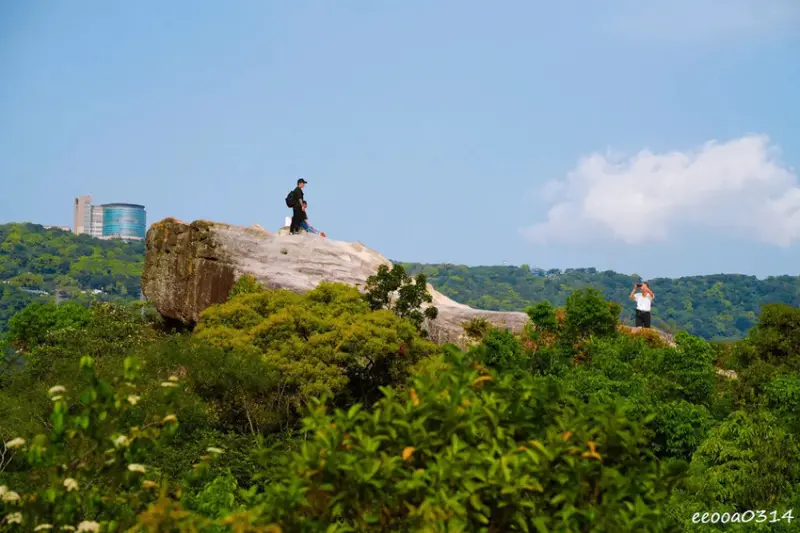 20分鐘輕鬆攻頂，「軍艦岩親山步道」好走嗎? 登山口在哪? 