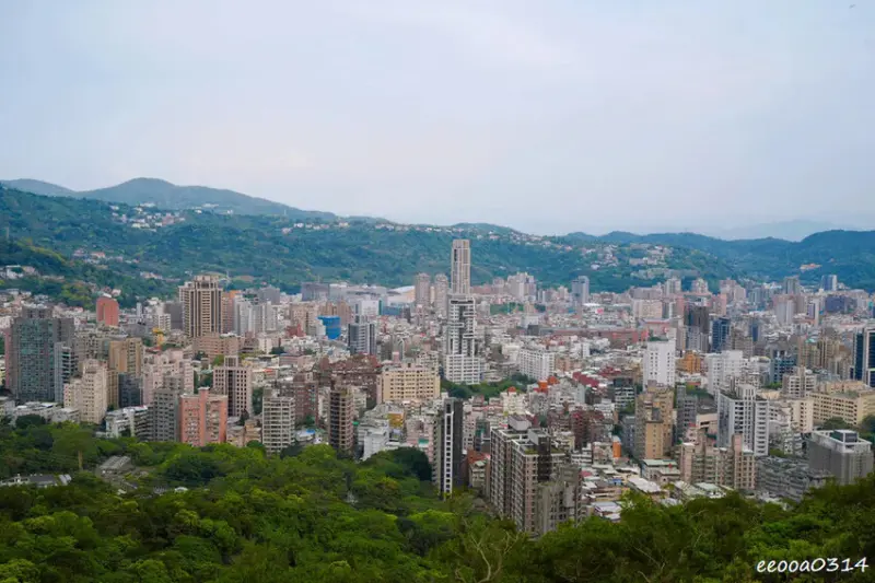 20分鐘輕鬆攻頂，「軍艦岩親山步道」好走嗎? 登山口在哪? 