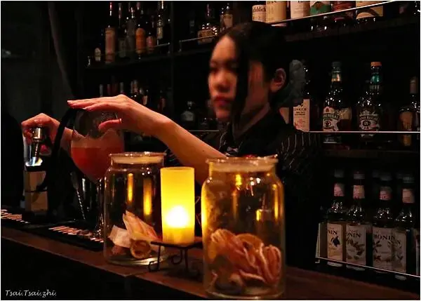 [沖繩那霸]BAR Daisy (バー デイジー)｜視覺饗宴