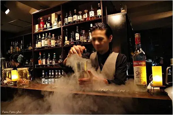 [沖繩那霸]BAR Daisy (バー デイジー)｜視覺饗宴