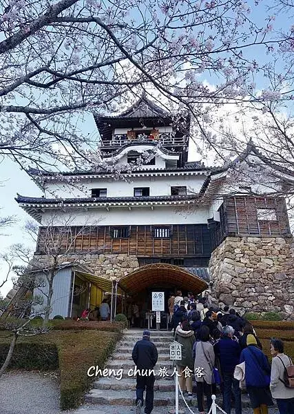 日本國寶【犬山城】最古老天守閣、城下町老街散策傳統小吃 | 